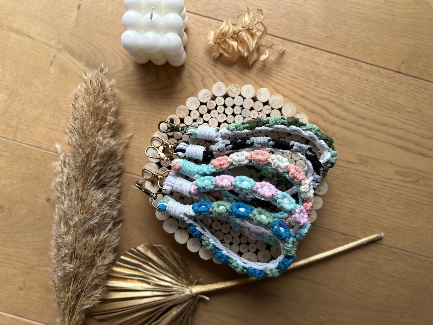 Daisy Loop - Handykette mit Blumen (kurz)